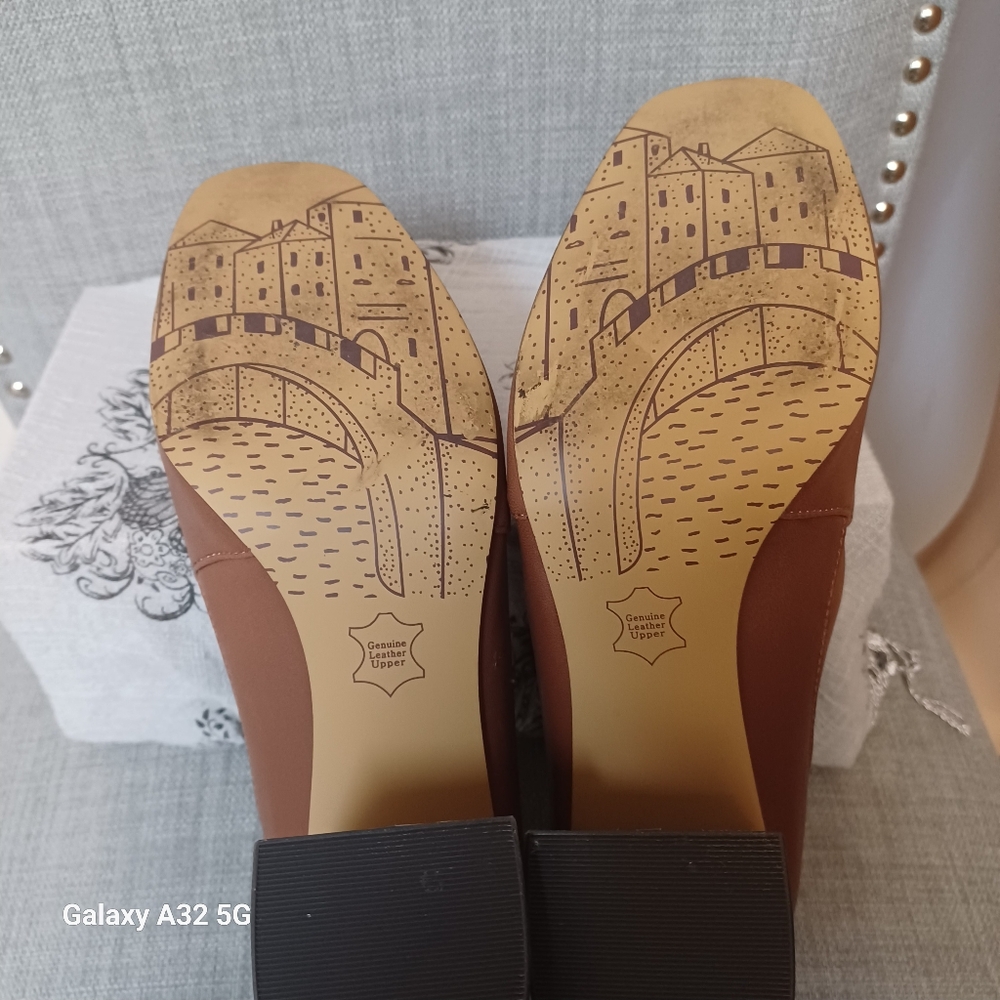 Bella Vita Brown and Gold Loafers Flats Size 9.m - Picture 9 of 15